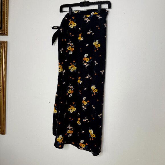 H&M | Black Wrap Skirt with Yellow Floral Pattern - 6 - Picture 3 of 9